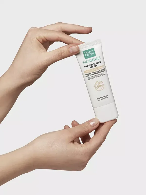 Proteos-Screen-SPF50-Color-Fluid-Cream-manos.jpg Proteos Screen SPF50 Color Fluid Cream manos.jpg